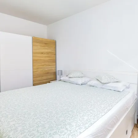 Vizula F - Aurelia Maris - Mpolo Apartment *